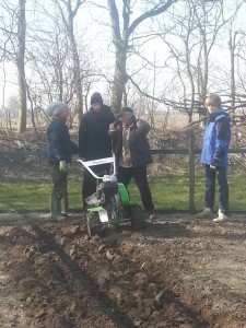 De moestuin klaar maken om de groenten weer te gaan verbouwen